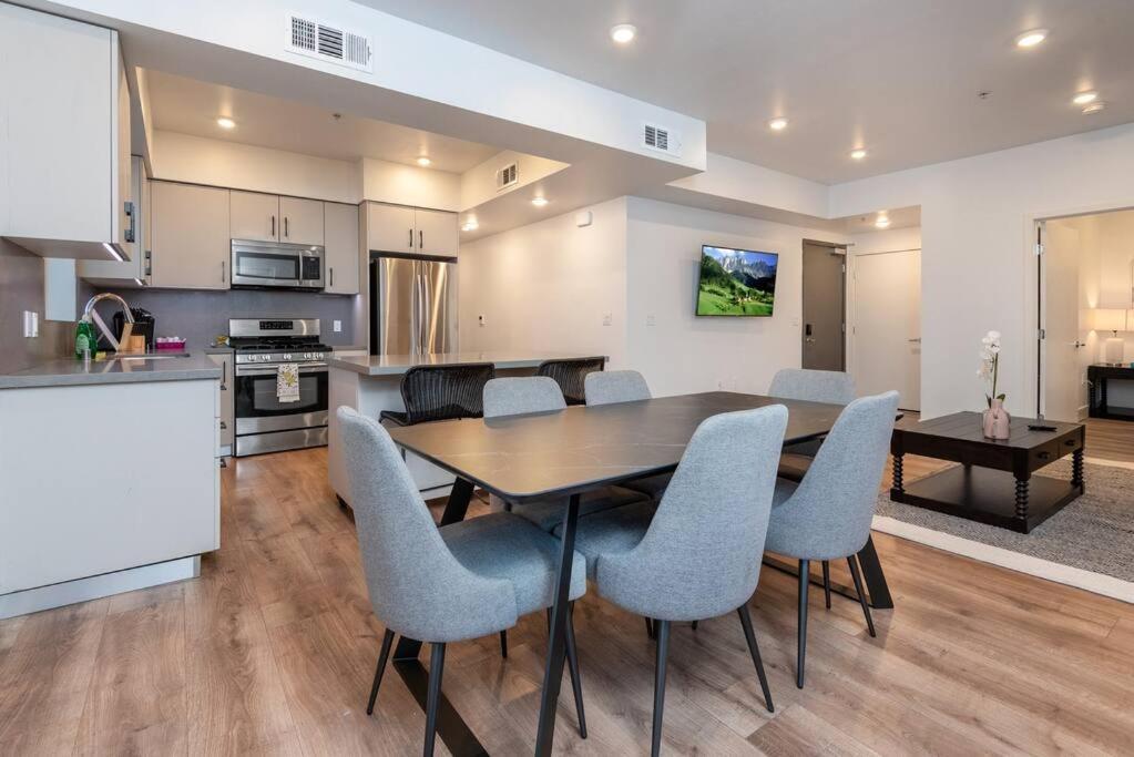Chic And Elegant 2-Bedroom Haven W/ Roof Deck Los Angeles Exterior photo