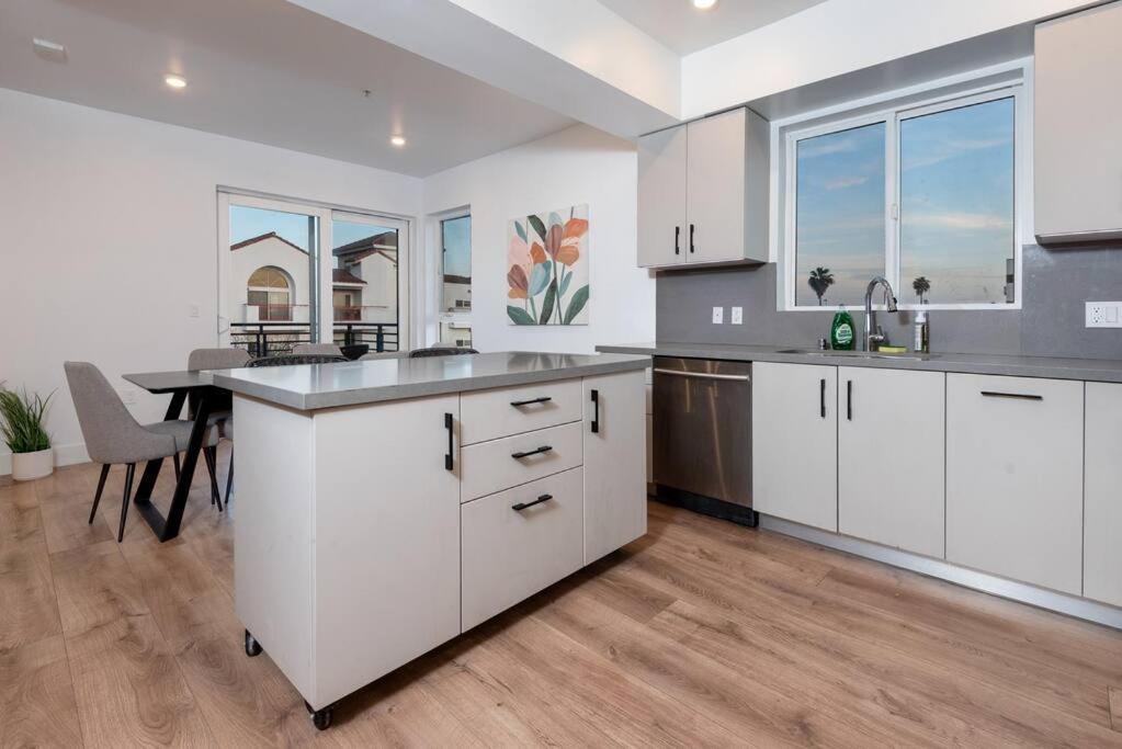 Chic And Elegant 2-Bedroom Haven W/ Roof Deck Los Angeles Exterior photo