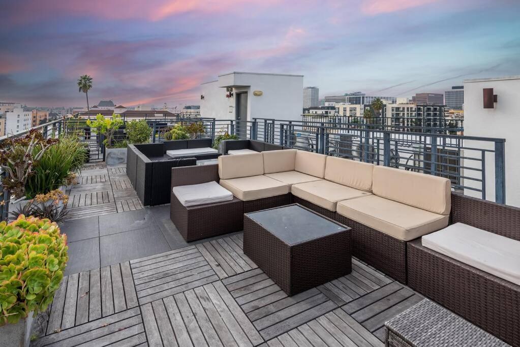 Chic And Elegant 2-Bedroom Haven W/ Roof Deck Los Angeles Exterior photo